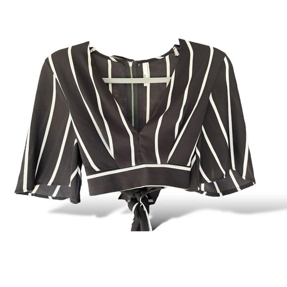Boutique Striped Crop Top Blouse Black White Tie Front Bell Sleeve Zip Back Sm - Picture 2 of 5